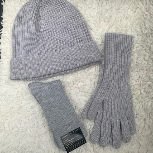 BANANA REPUBLIC CASHMERE HAT, GLOVE AND SOCKS SET - Picture 1 of 8